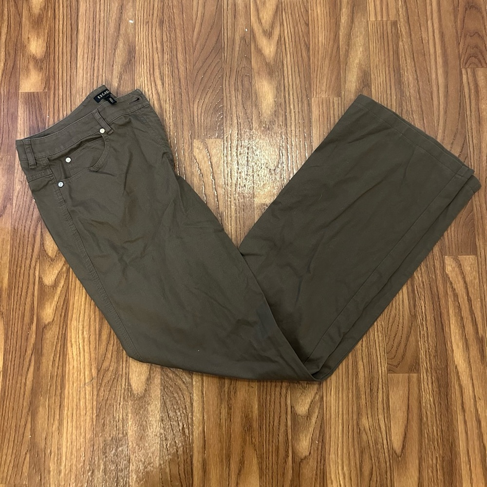 Escada Olive Brown Trousers with Gold Button